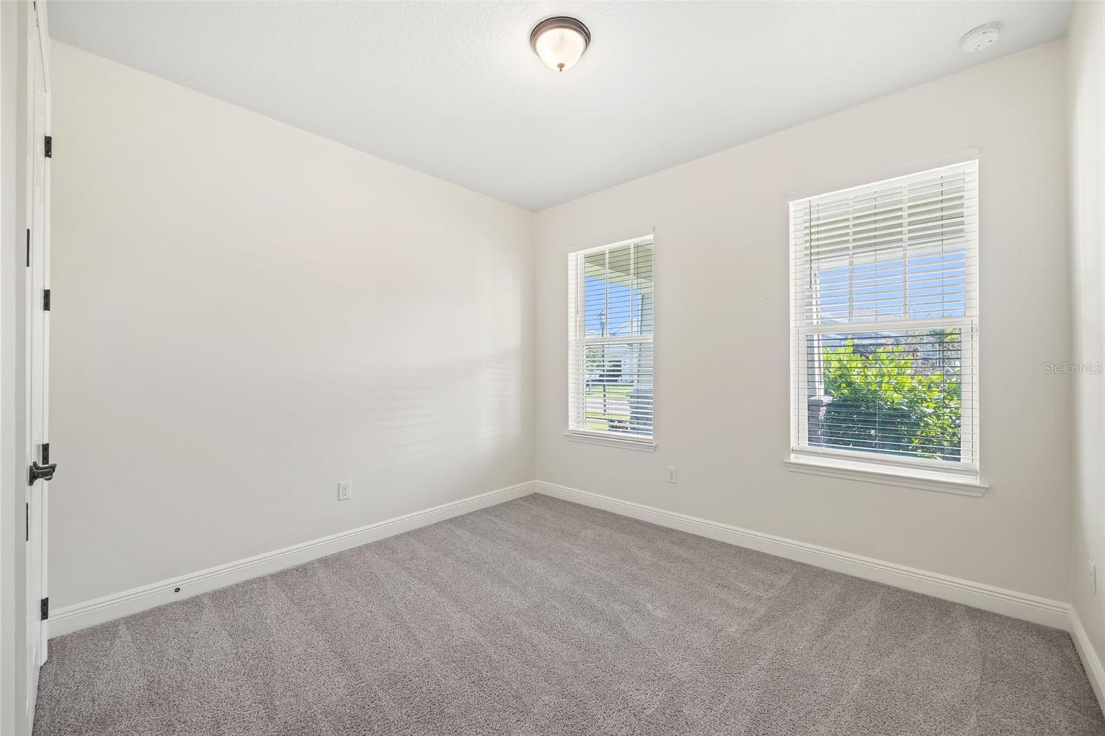 Listing photo id 31 for 6232 Sea Air Drive