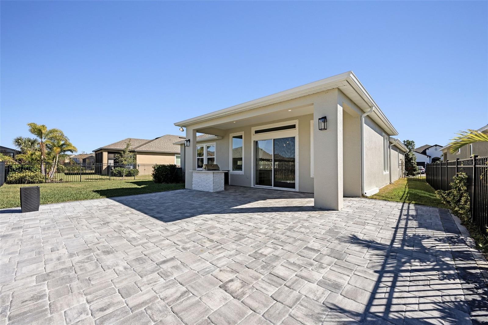 Listing photo id 41 for 6232 Sea Air Drive