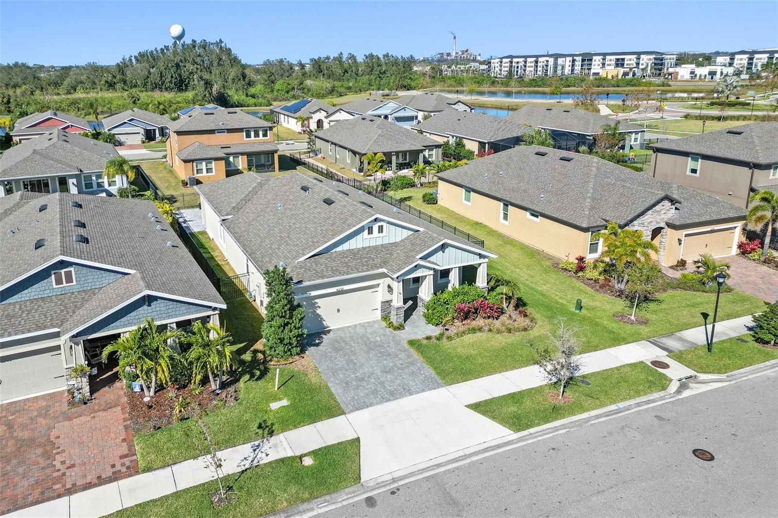 Listing photo id 47 for 6232 Sea Air Drive