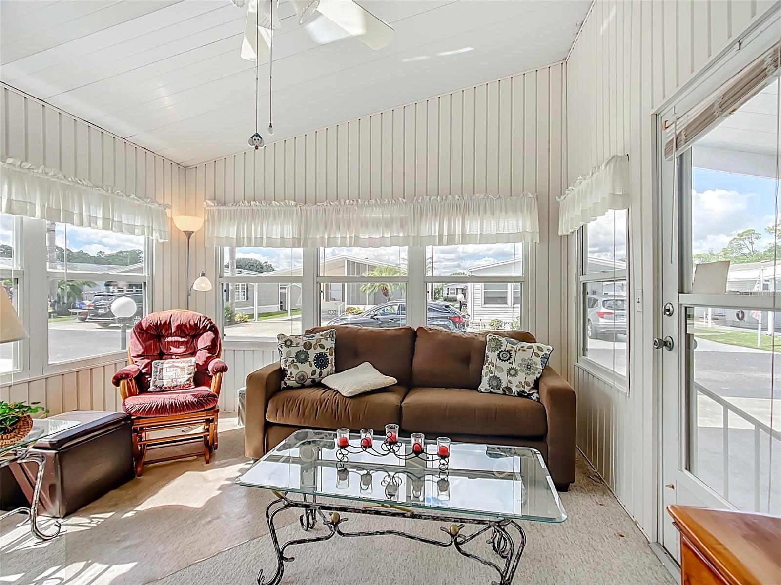 Image 11 of 23 For 366 Gracie Avenue N