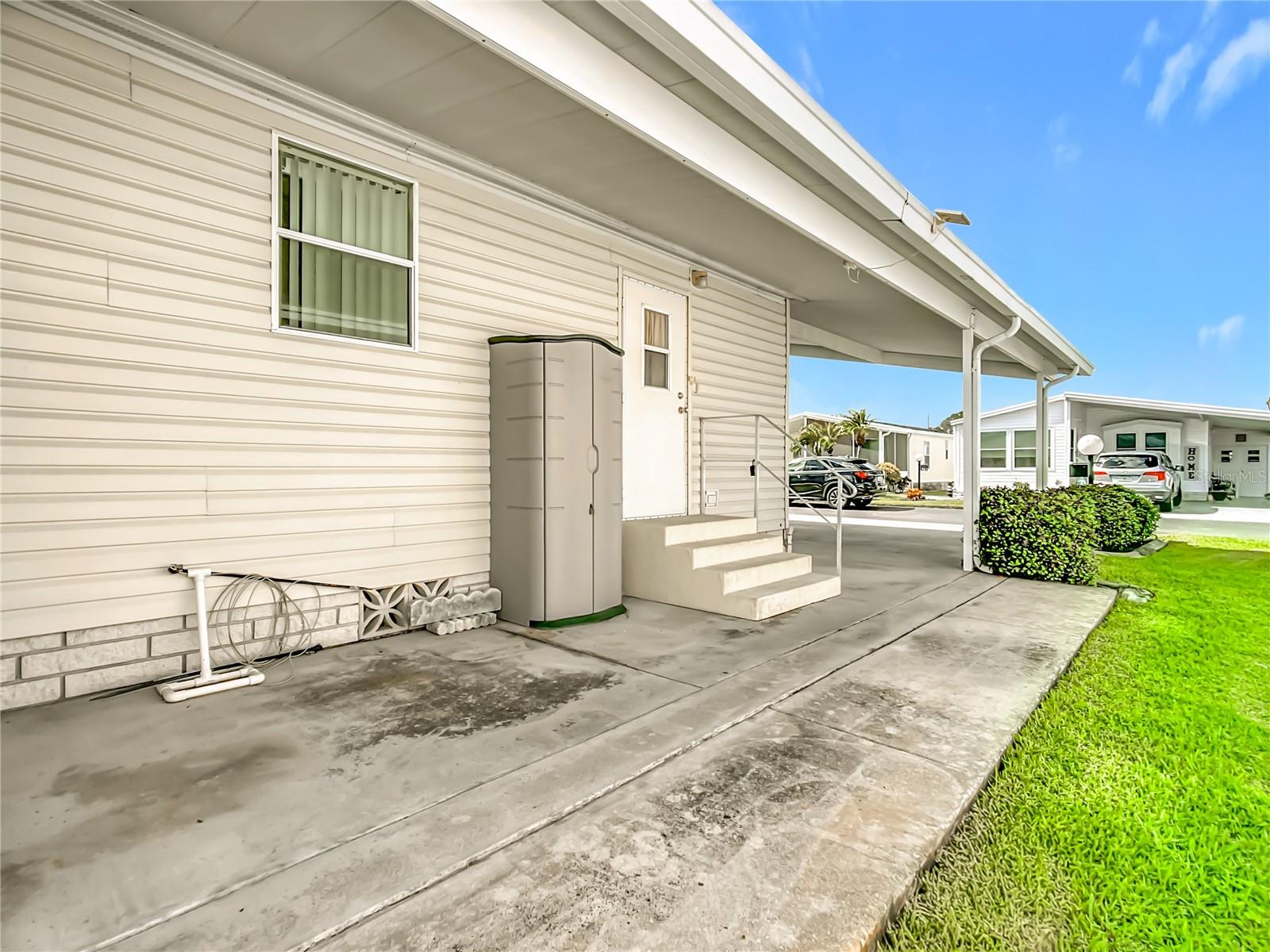 Image 19 of 23 For 366 Gracie Avenue N