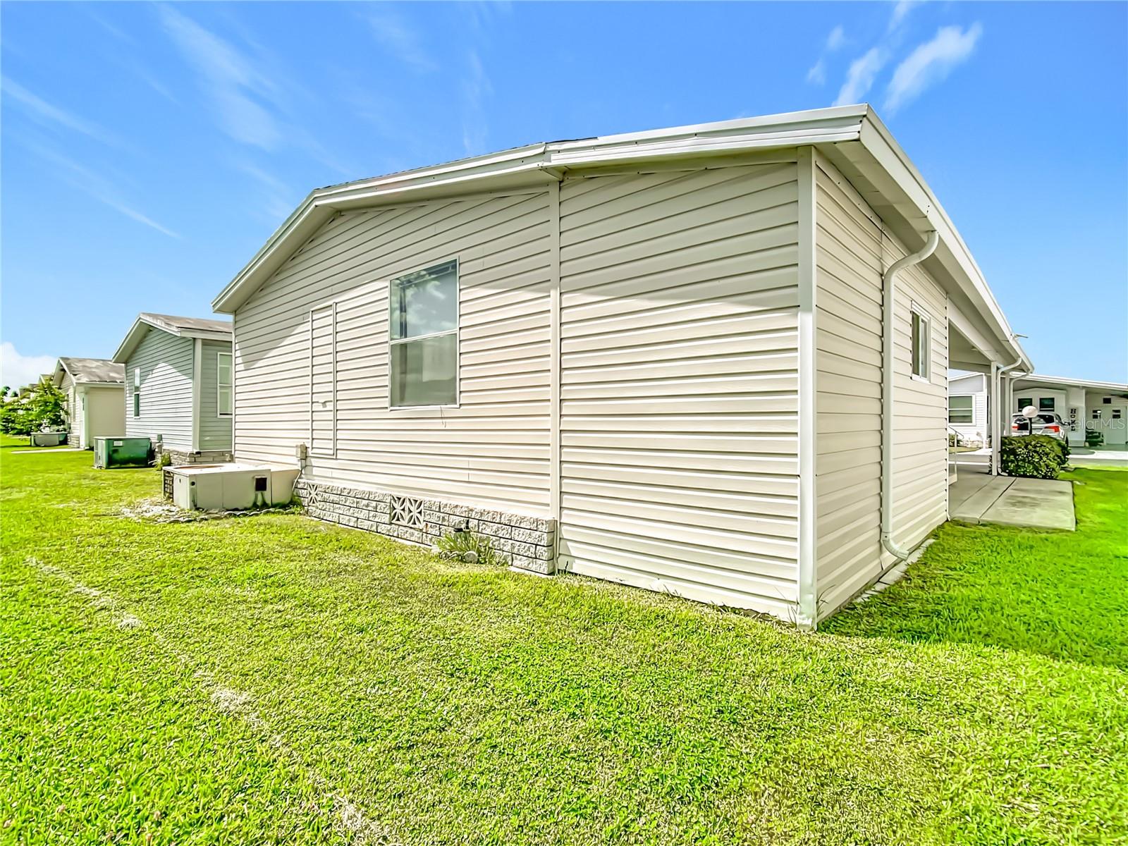 Image 20 of 23 For 366 Gracie Avenue N