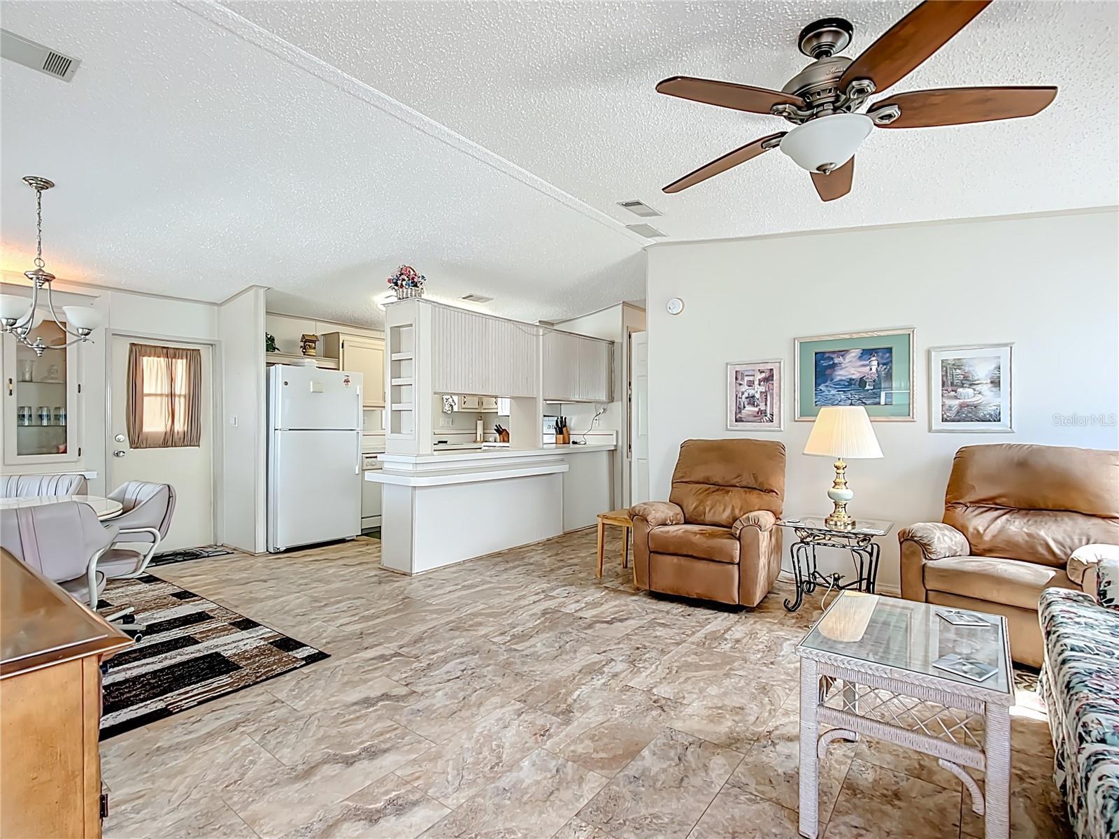 Image 3 of 23 For 366 Gracie Avenue N