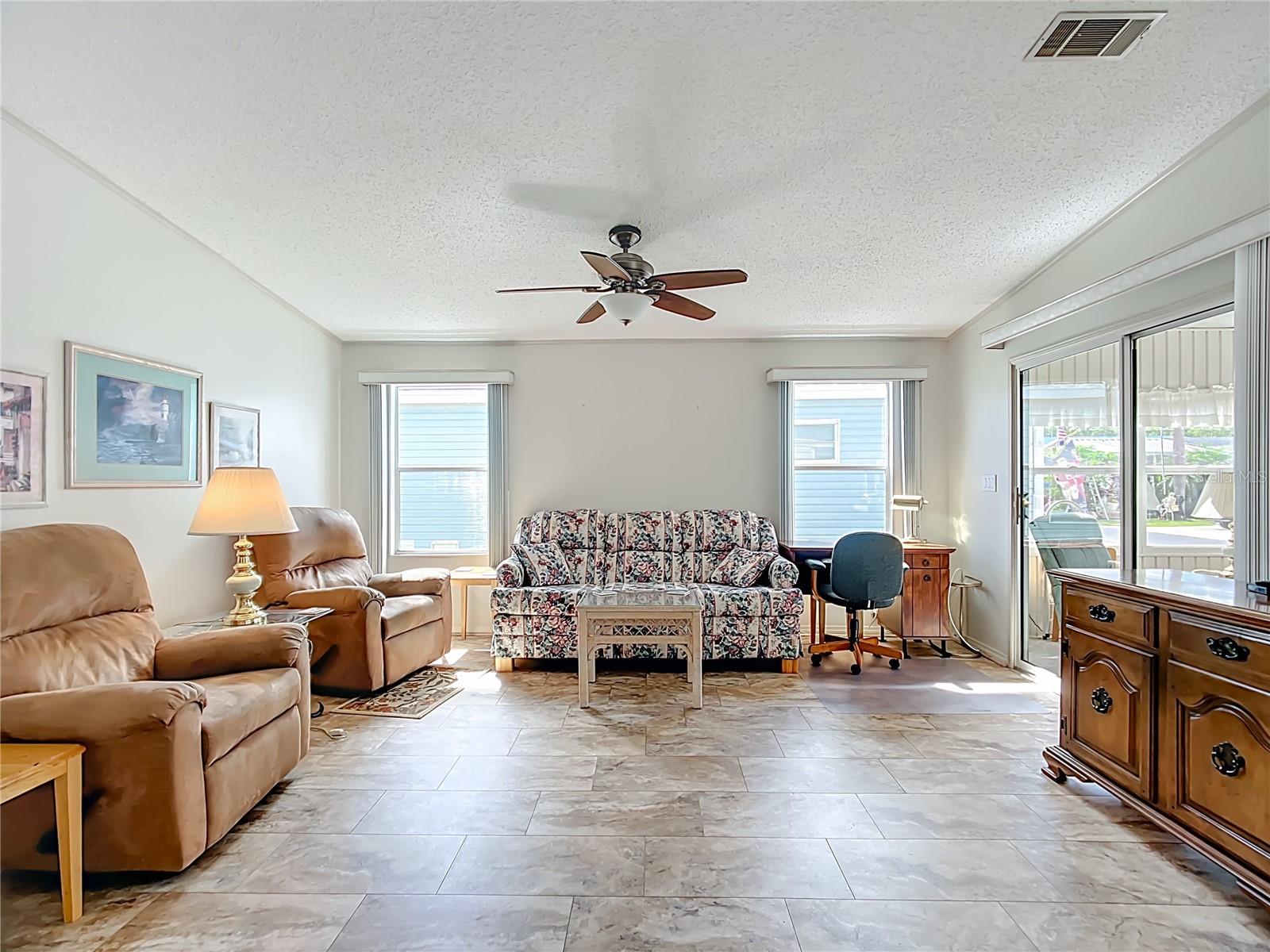 Image 4 of 23 For 366 Gracie Avenue N