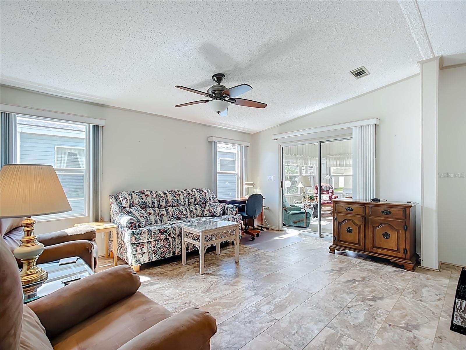 Image 5 of 23 For 366 Gracie Avenue N