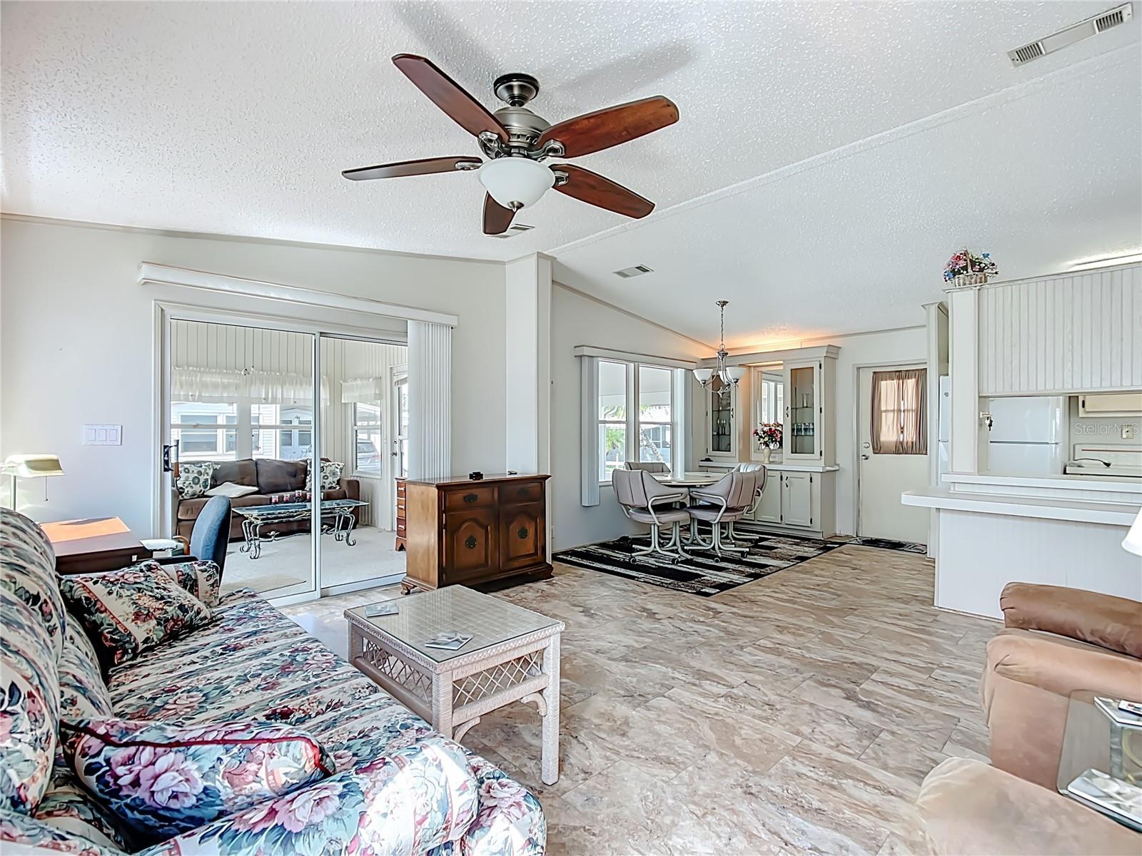 Image 6 of 23 For 366 Gracie Avenue N