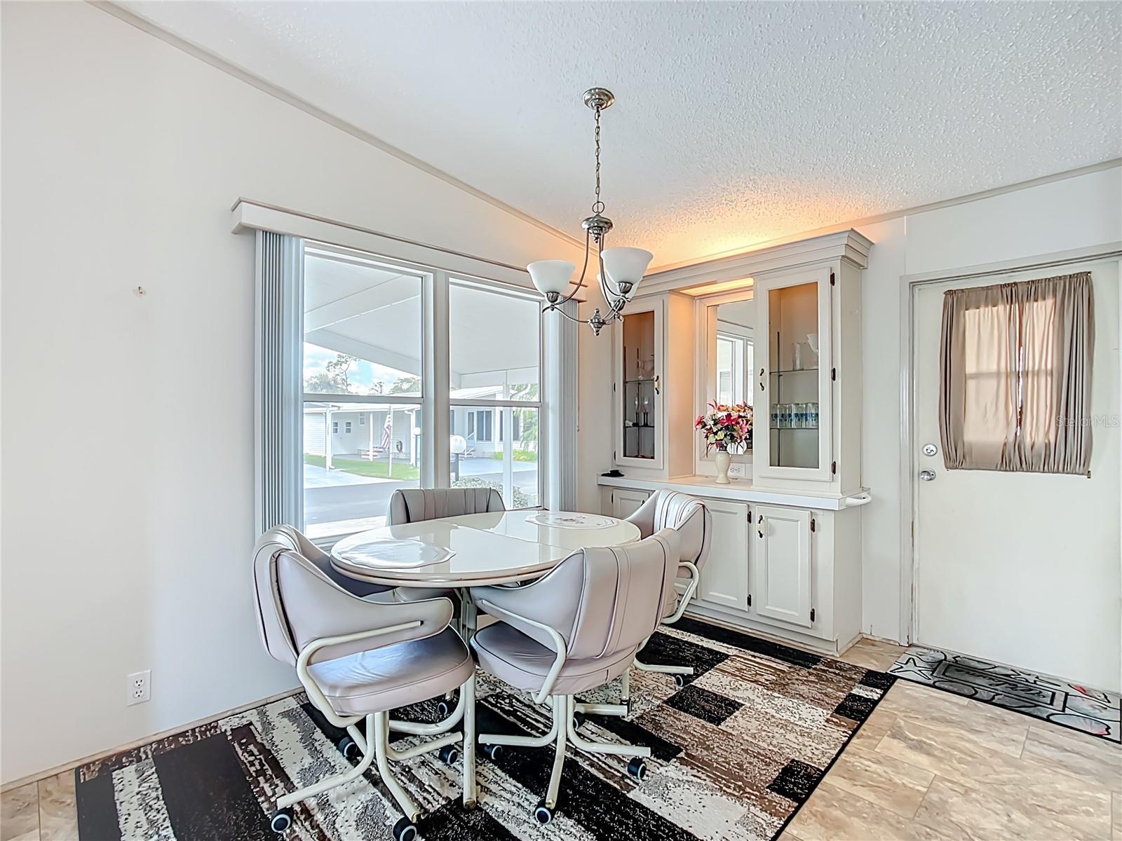 Image 7 of 23 For 366 Gracie Avenue N