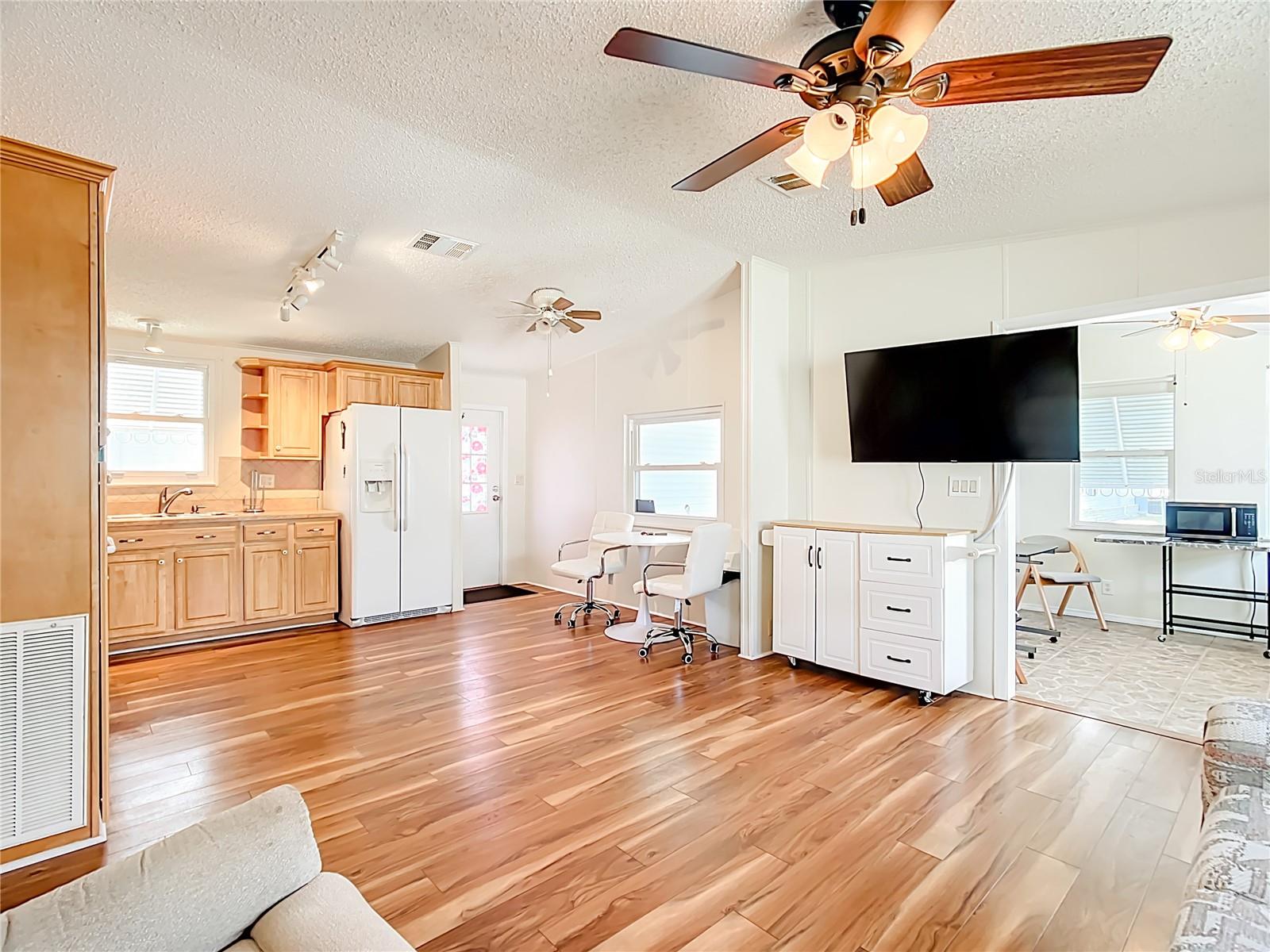 Image 11 of 22 For 270 Big Pine Avenue N