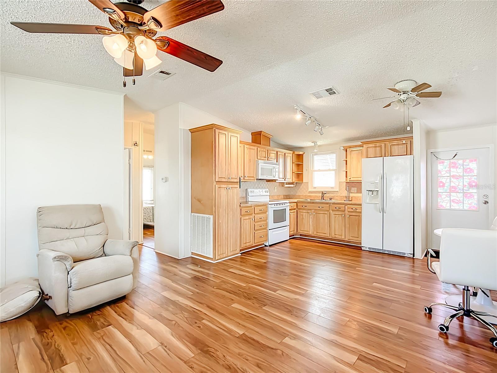 Image 12 of 22 For 270 Big Pine Avenue N