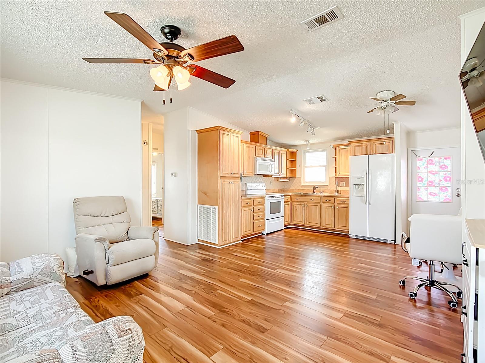 Image 13 of 22 For 270 Big Pine Avenue N