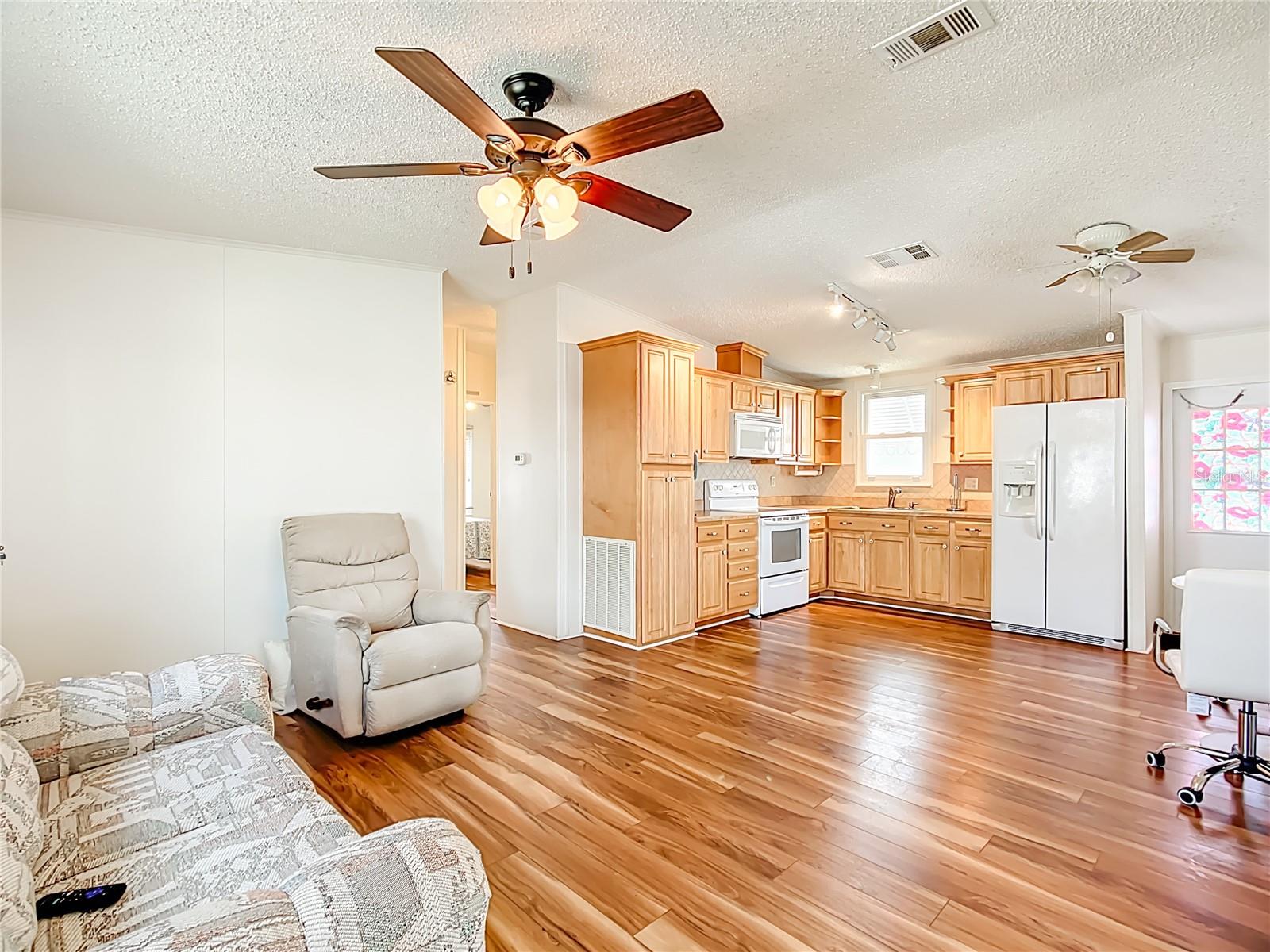 Image 14 of 22 For 270 Big Pine Avenue N