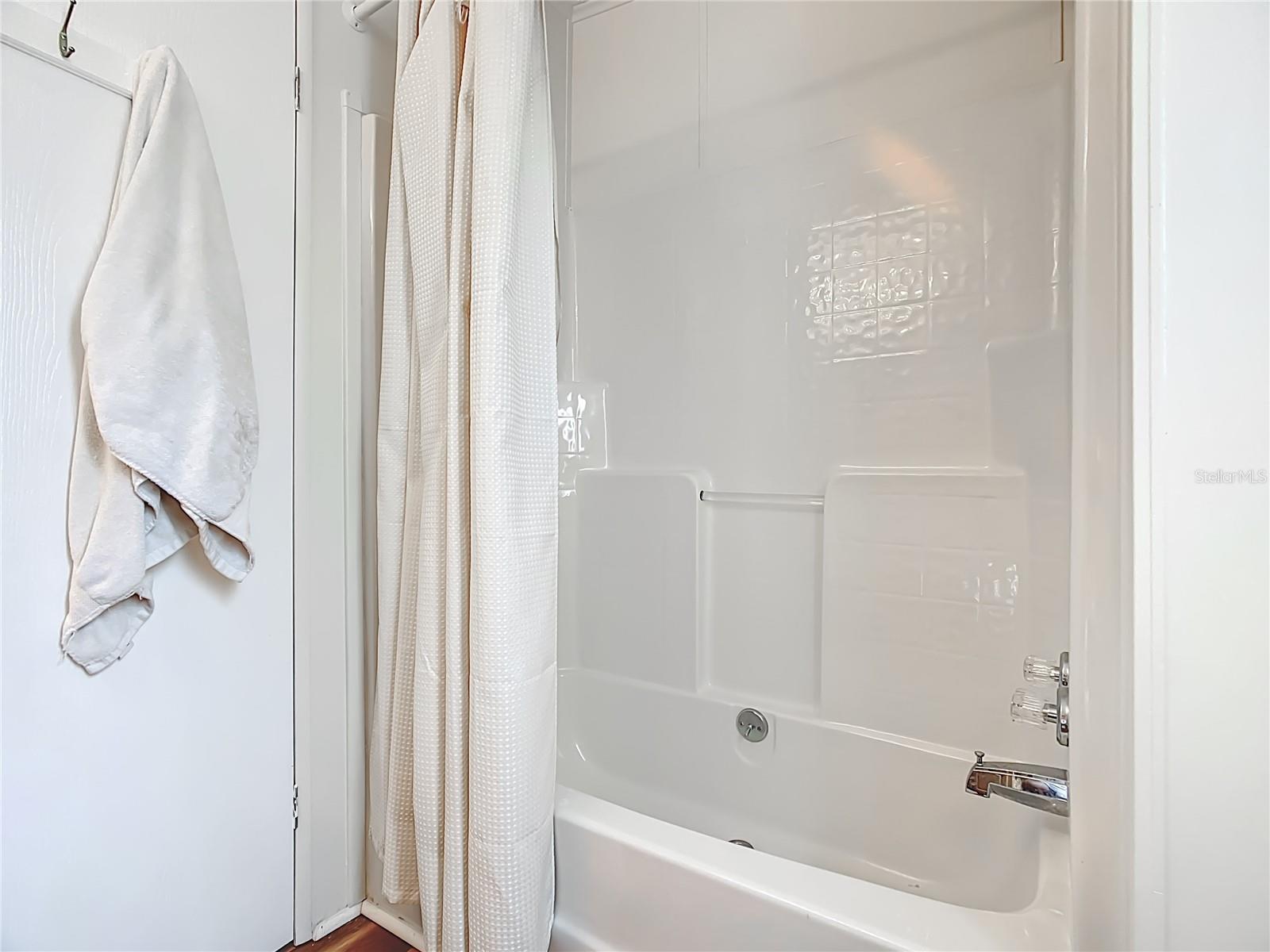 Image 21 of 22 For 270 Big Pine Avenue N