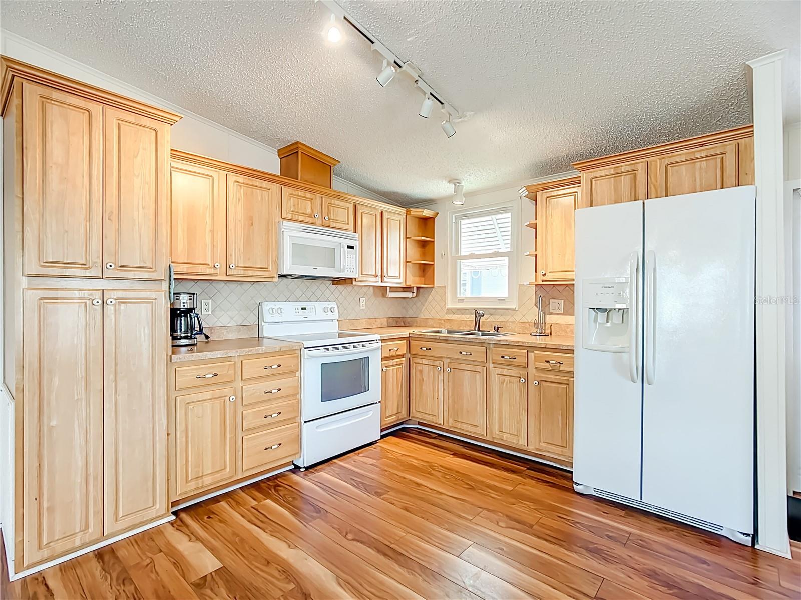 Image 6 of 22 For 270 Big Pine Avenue N