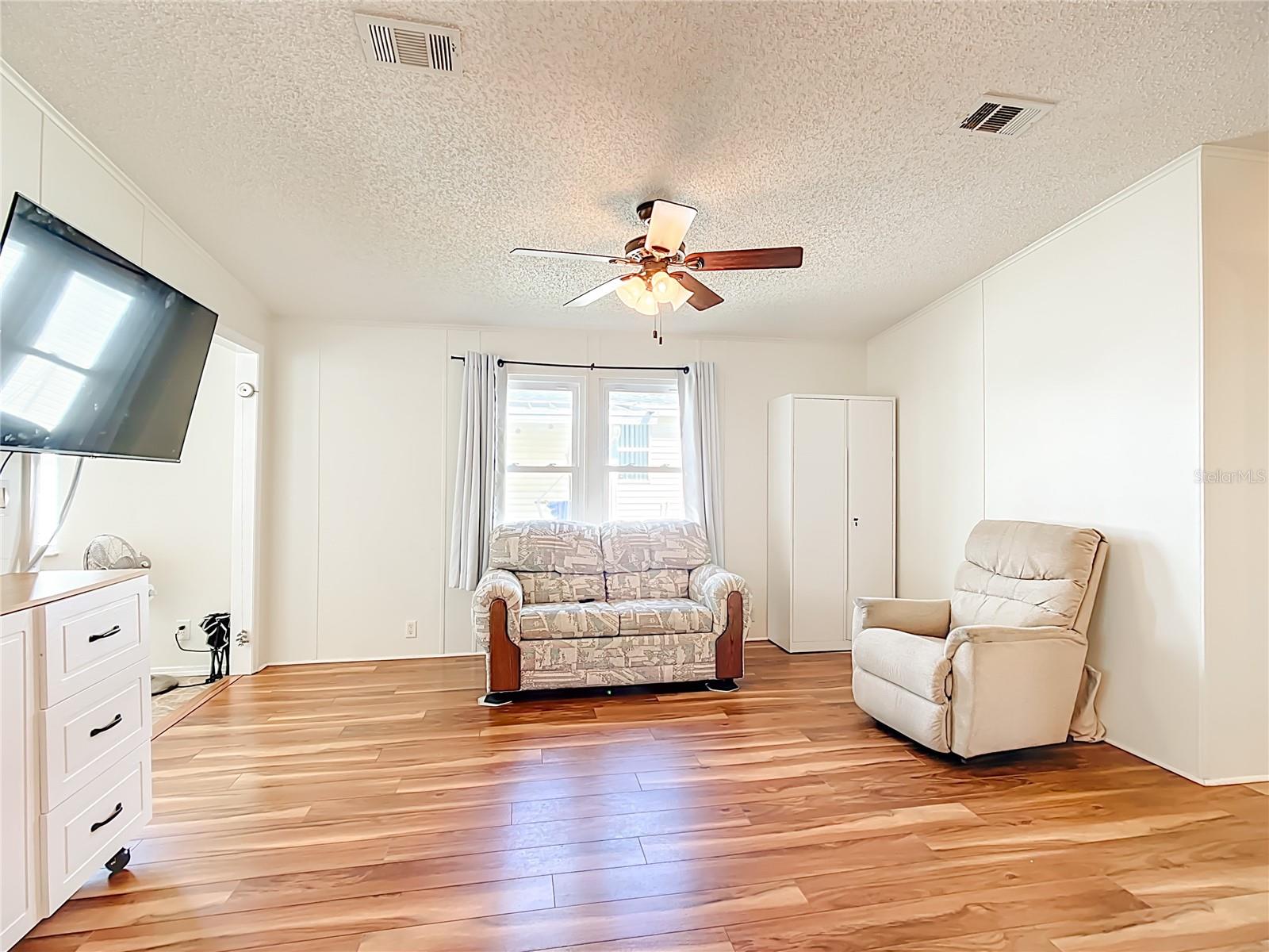 Image 9 of 22 For 270 Big Pine Avenue N