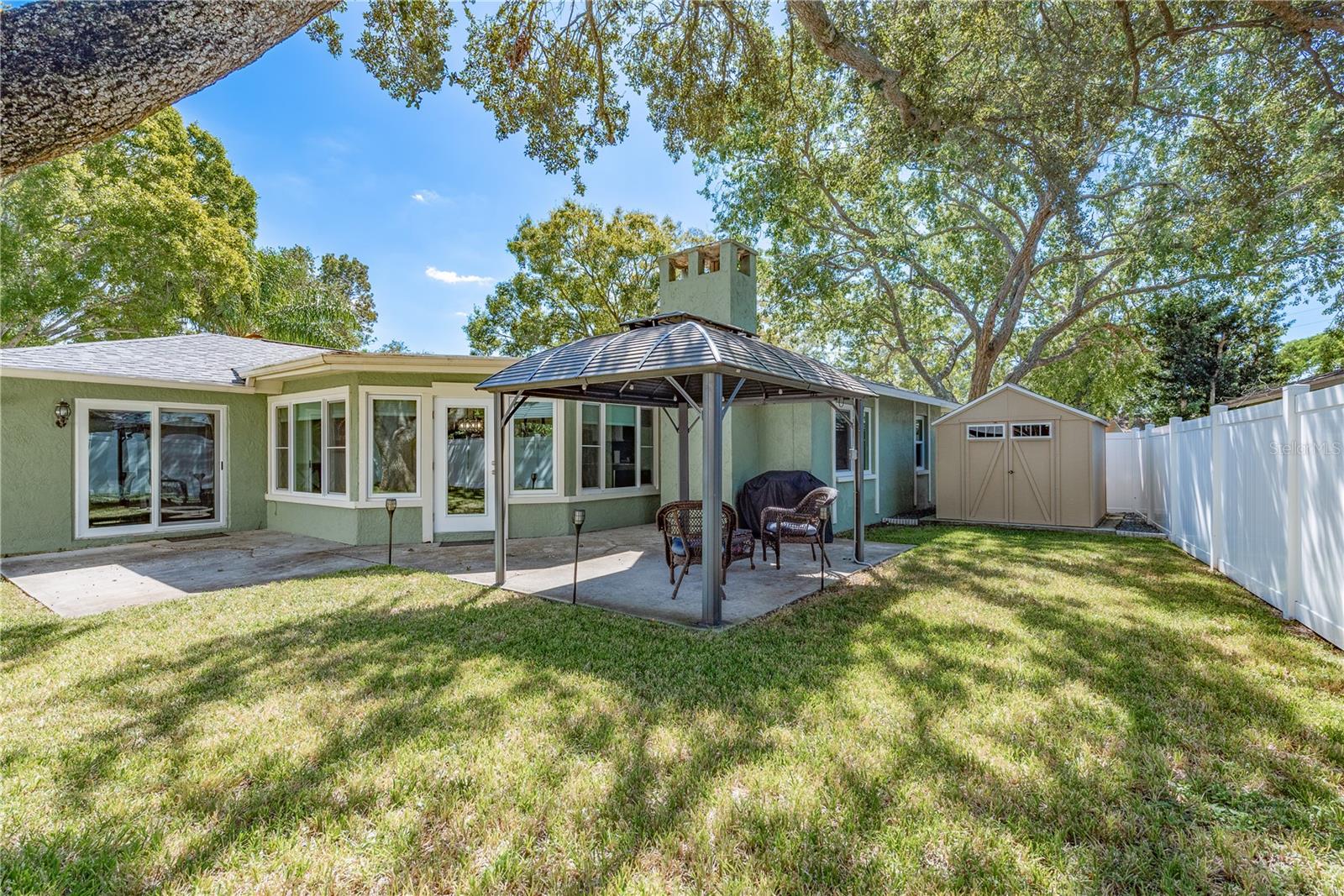 Image 16 of 20 For 1357 Wexford Drive N