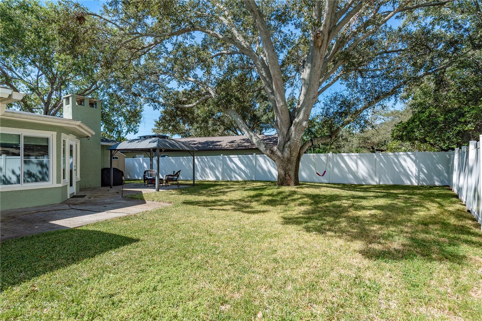 Image 18 of 20 For 1357 Wexford Drive N