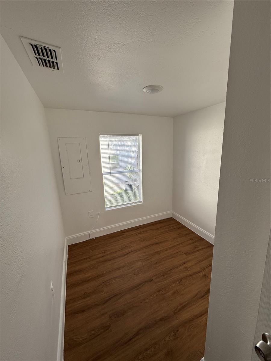 Image 6 of 22 For 2014 49th Street