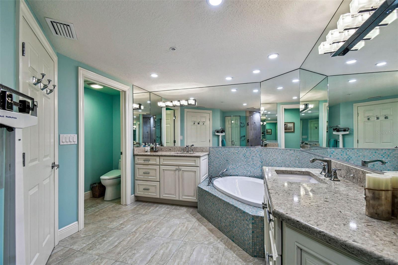 Image 25 of 73 For 16750 Gulf Boulevard 315