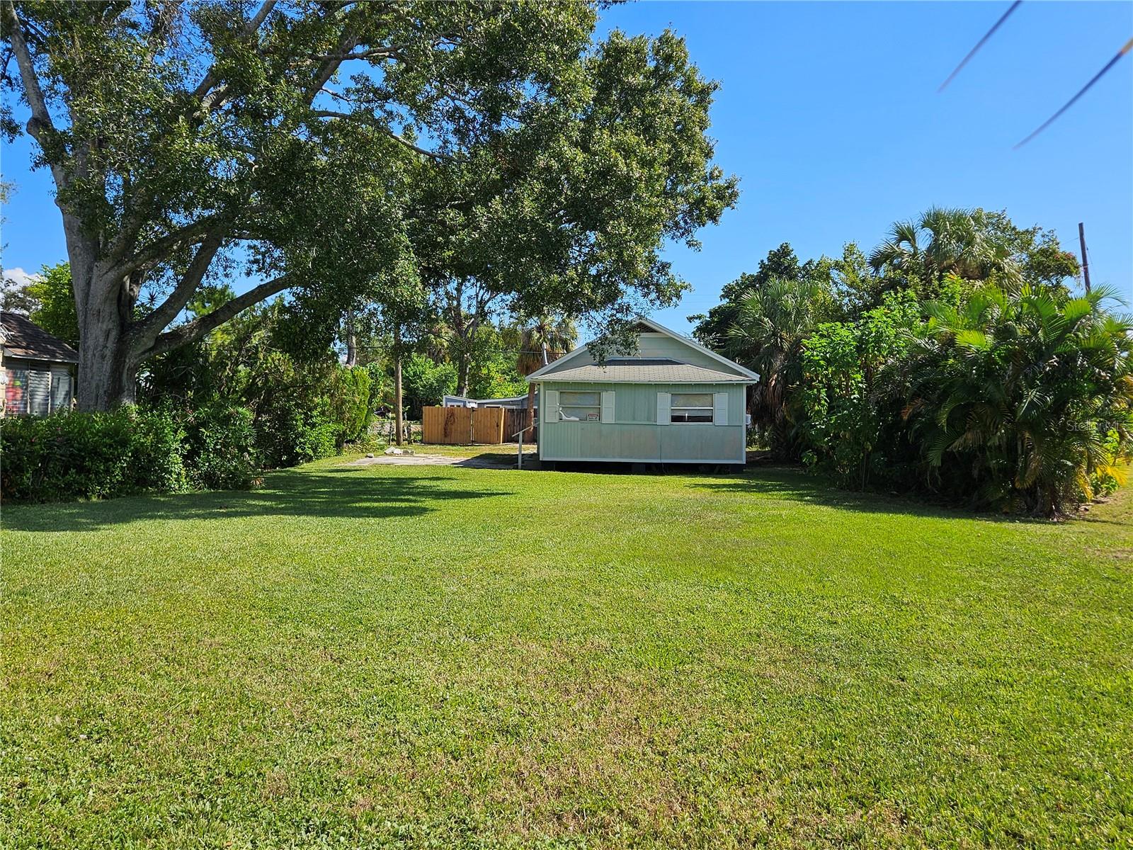 Image 2 of 4 For 925 Queen Street N