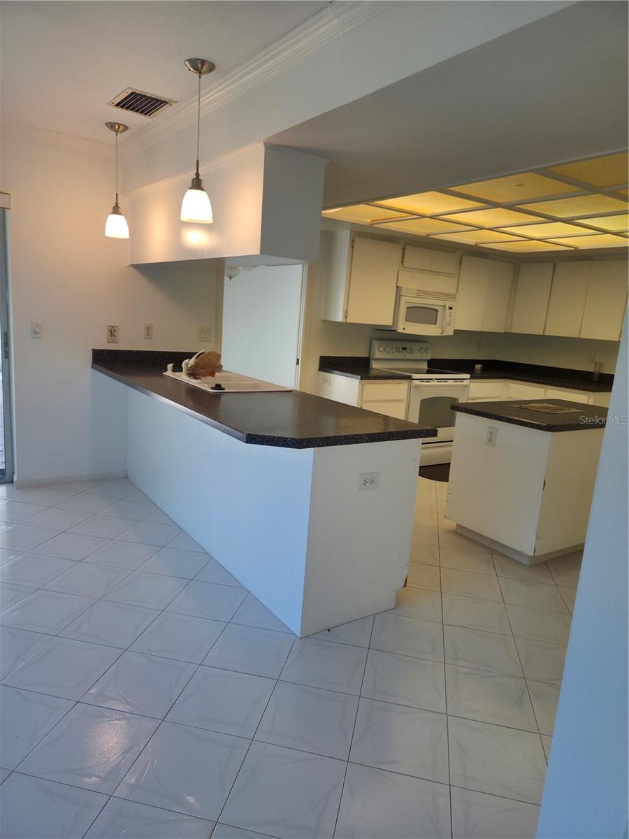 Image 3 of 5 For 2700 Westchester Drive N