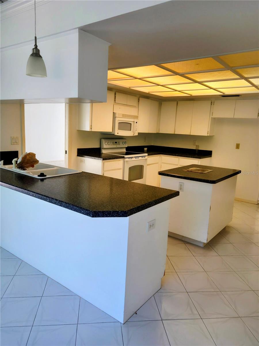 Image 5 of 5 For 2700 Westchester Drive N