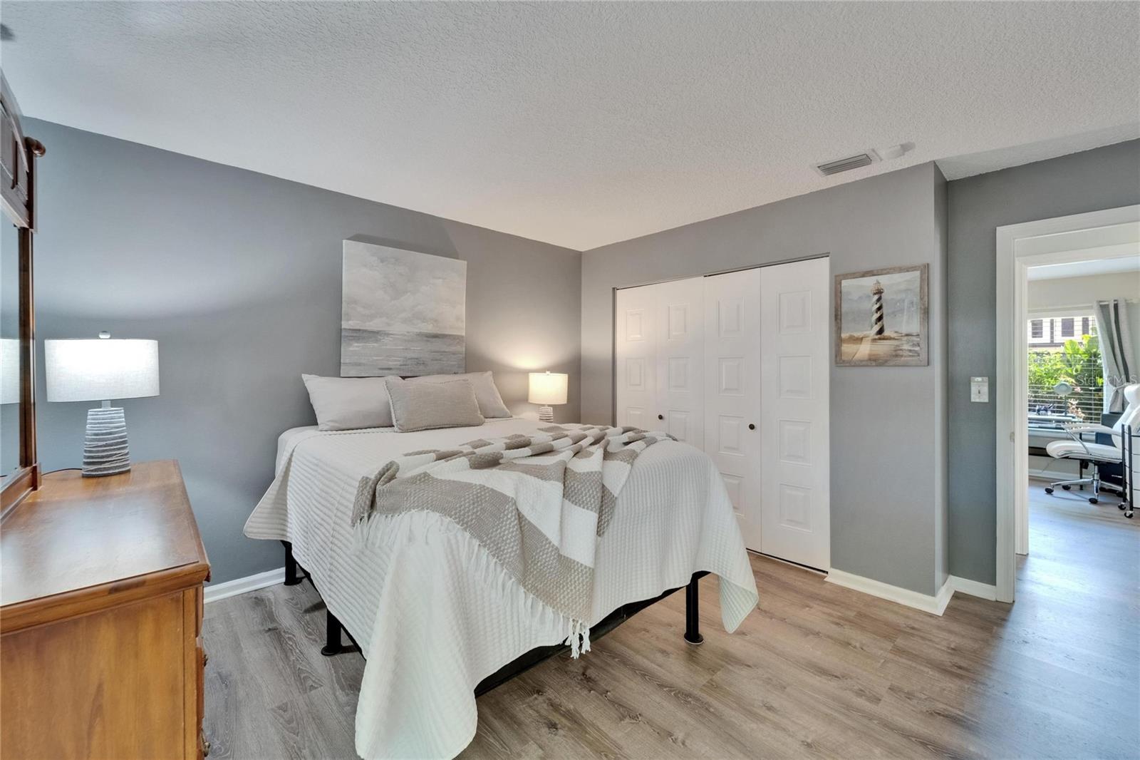 Image 10 of 17 For 1349 New Bedford Drive