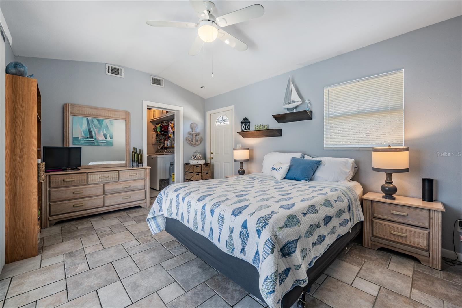 Image 26 of 44 For 208 Canal Drive