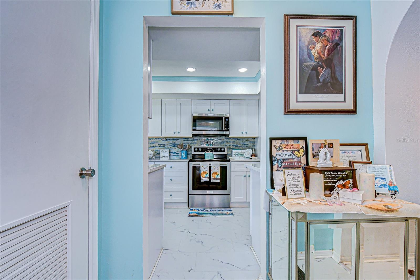 Image 8 of 46 For 9700 Starkey Road 111