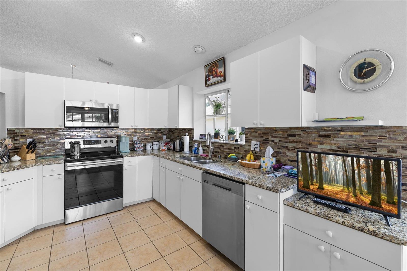 Image 5 of 28 For 14462 Tamarind Loop