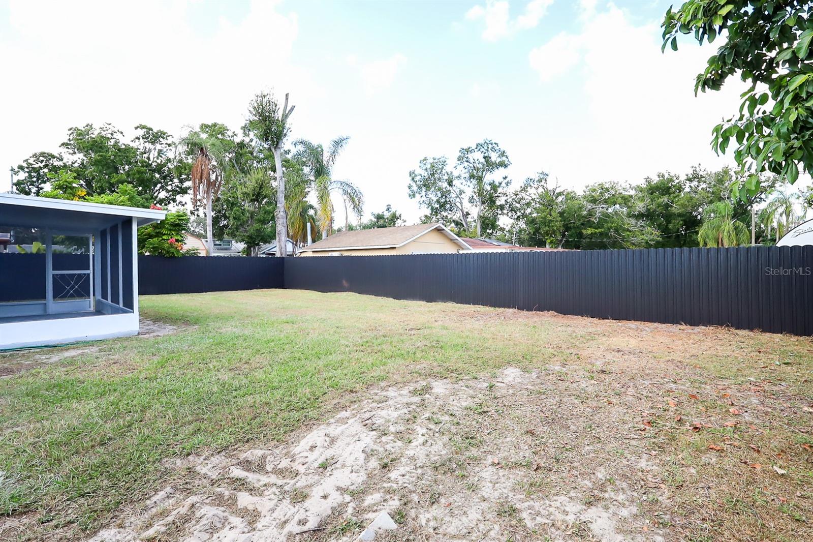 Listing photo id 33 for 2707 Hamilton Avenue