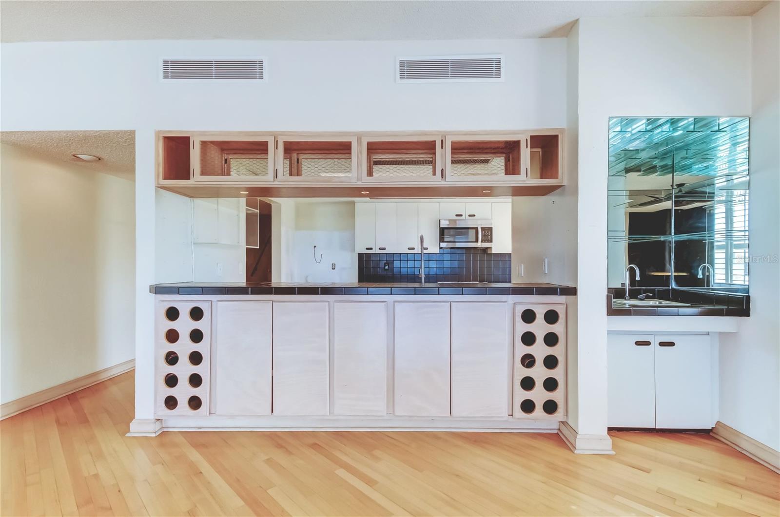 Image 19 of 51 For 19810 Gulf Boulevard 3