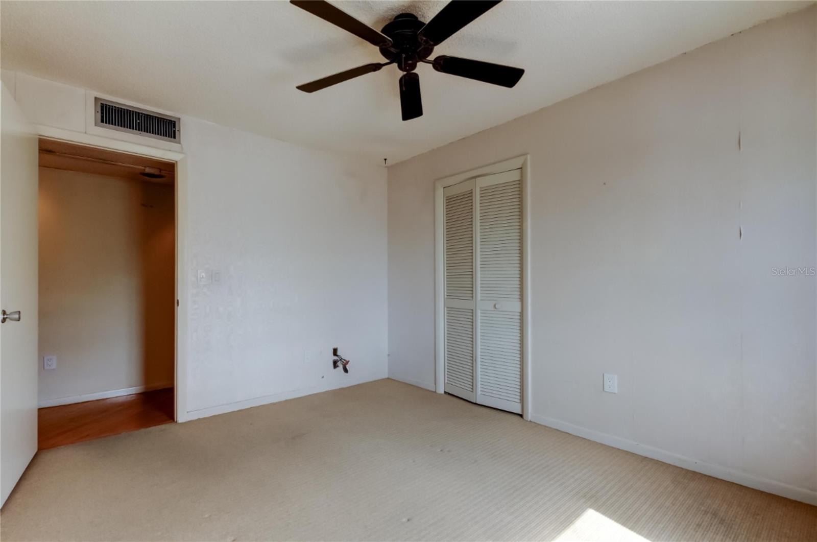 Image 21 of 51 For 19810 Gulf Boulevard 3