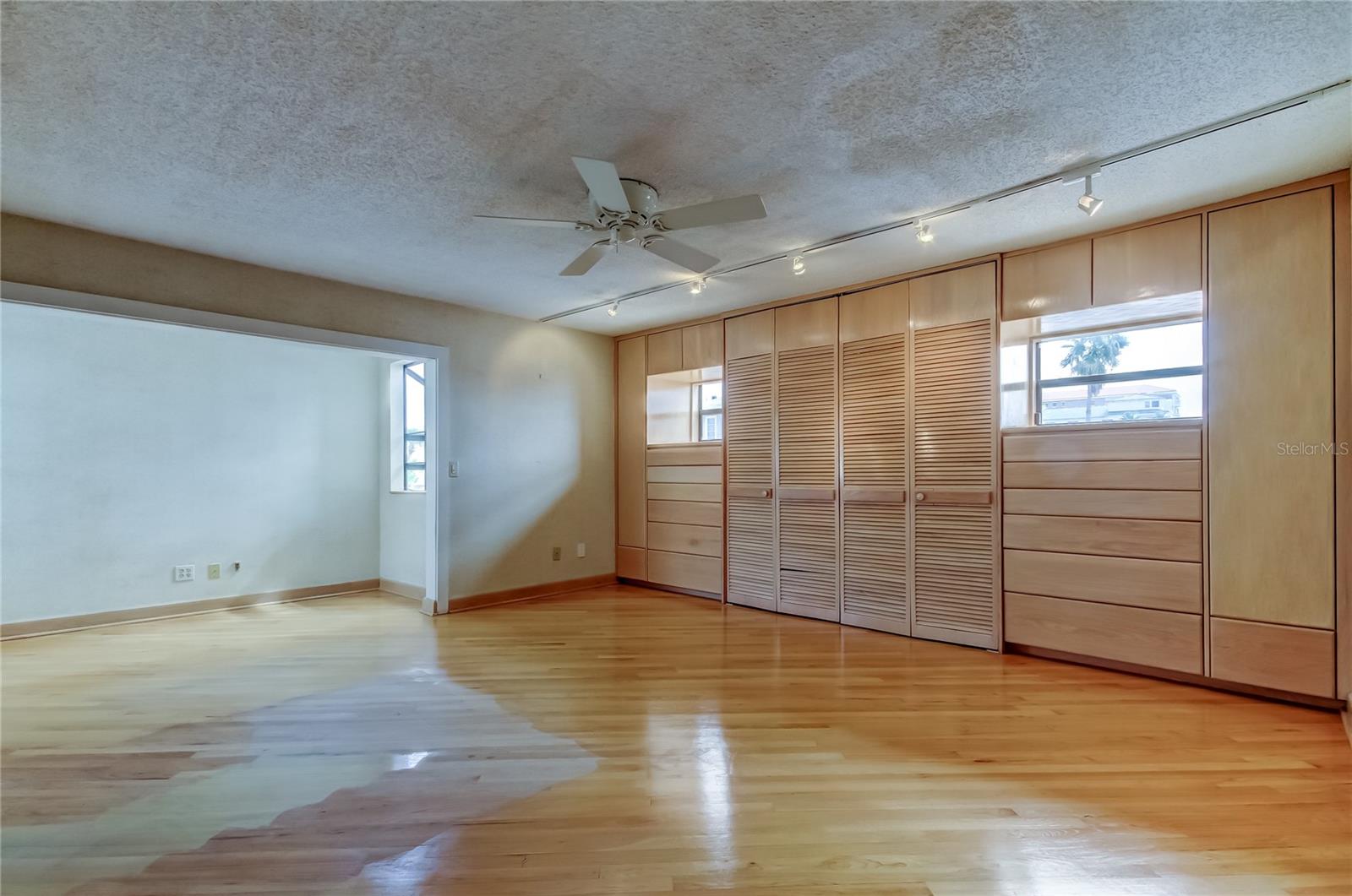 Image 29 of 51 For 19810 Gulf Boulevard 3