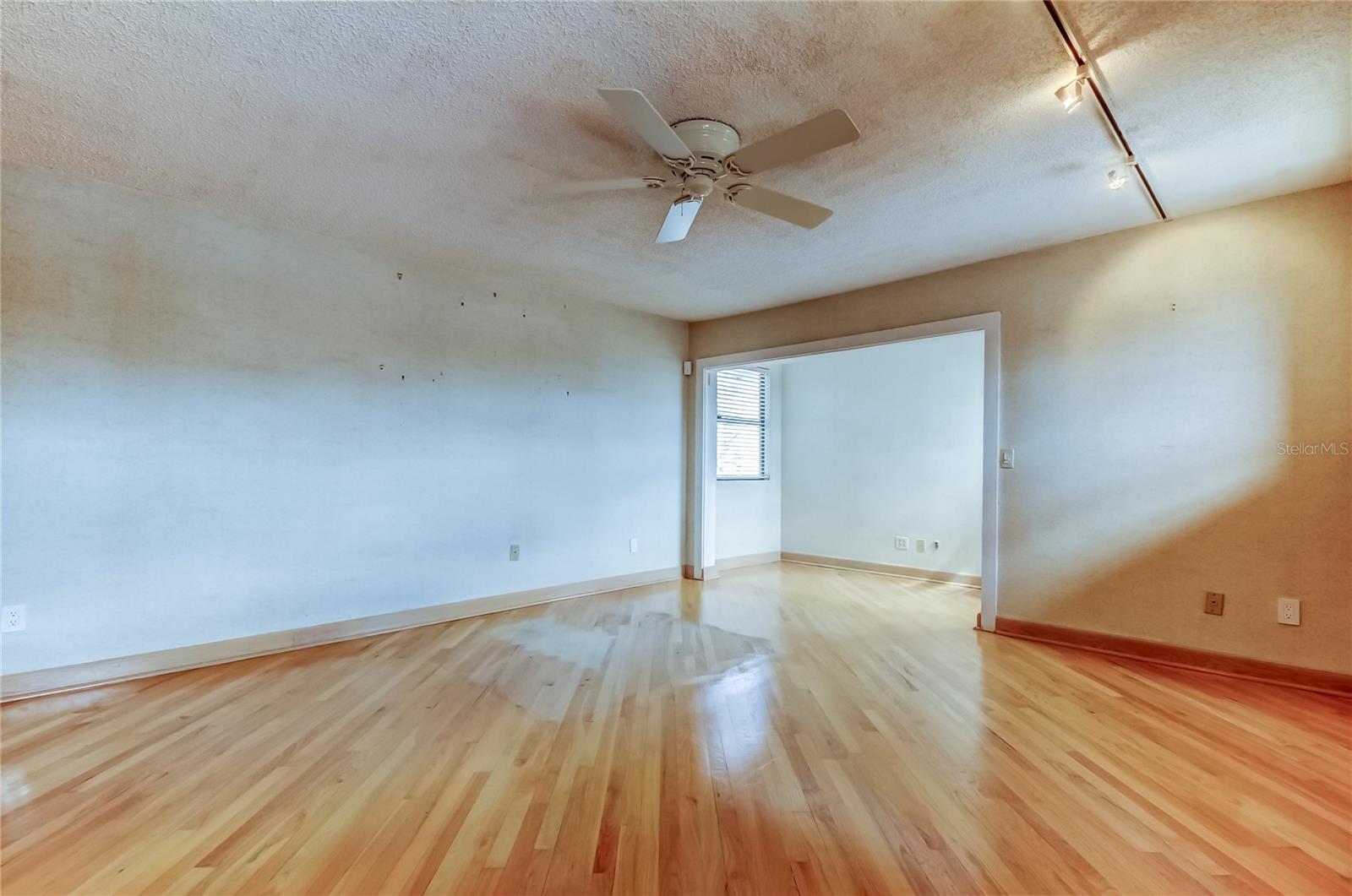 Image 30 of 51 For 19810 Gulf Boulevard 3