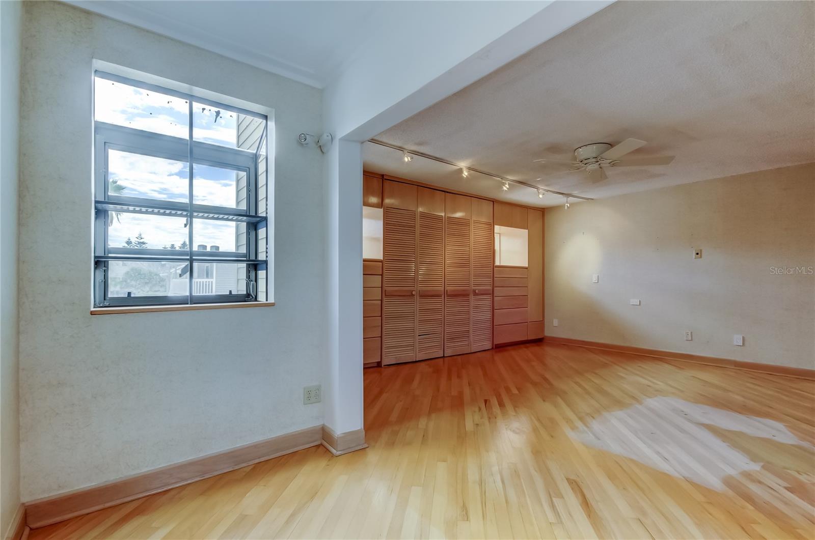 Image 31 of 51 For 19810 Gulf Boulevard 3