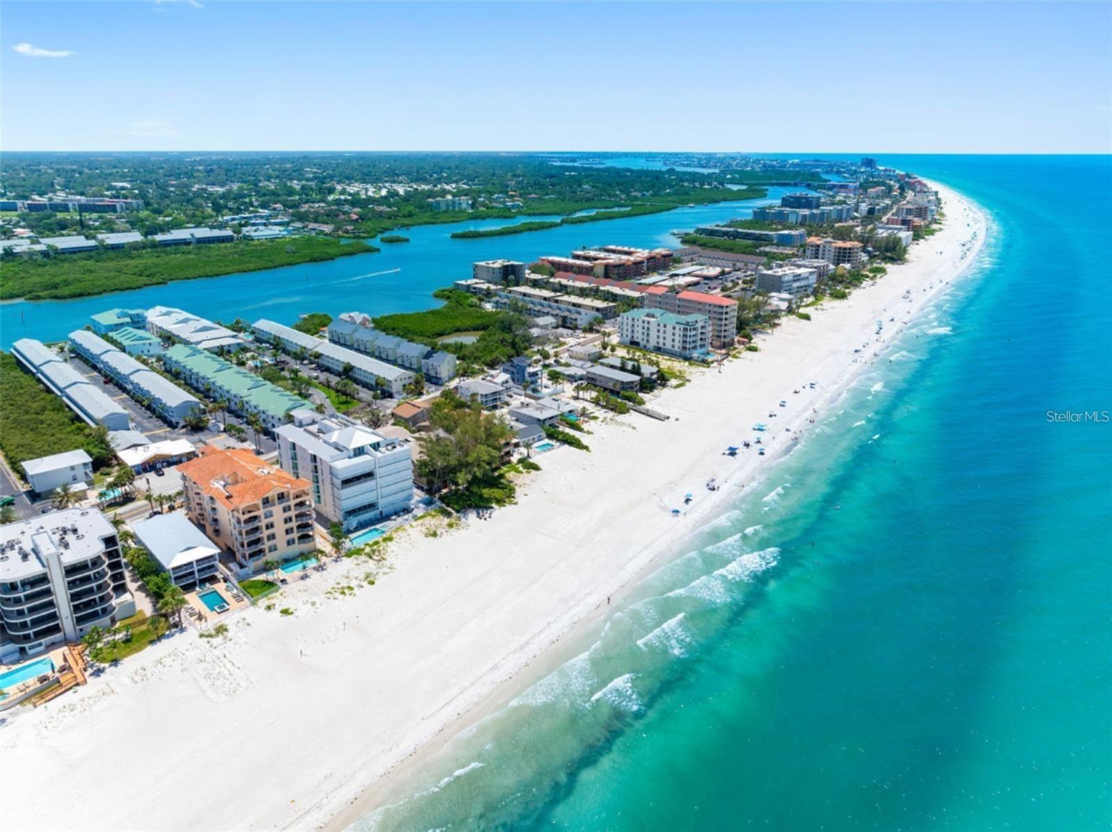 Image 7 of 51 For 19810 Gulf Boulevard 3