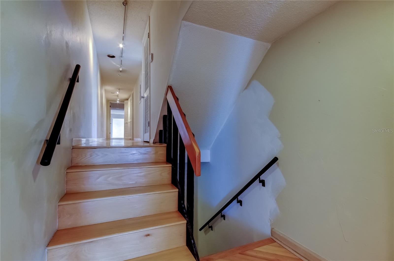 Image 8 of 51 For 19810 Gulf Boulevard 3