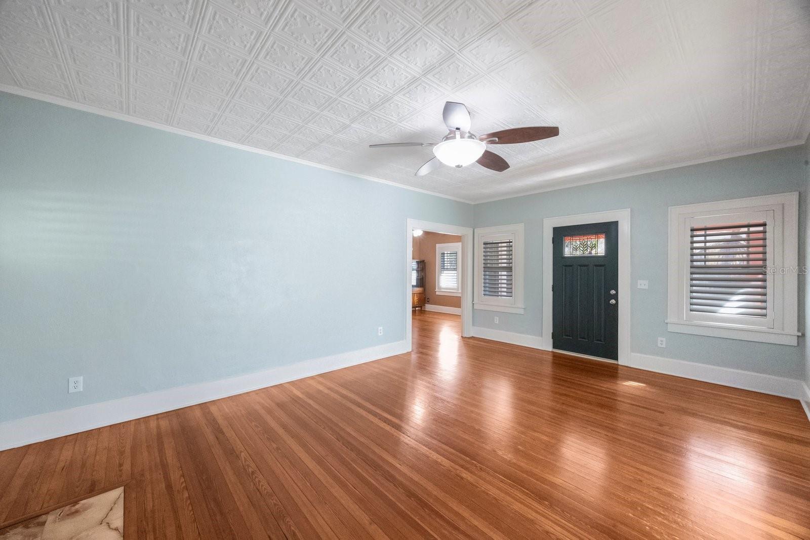 Listing photo id 8 for 2709 1st Avenue S