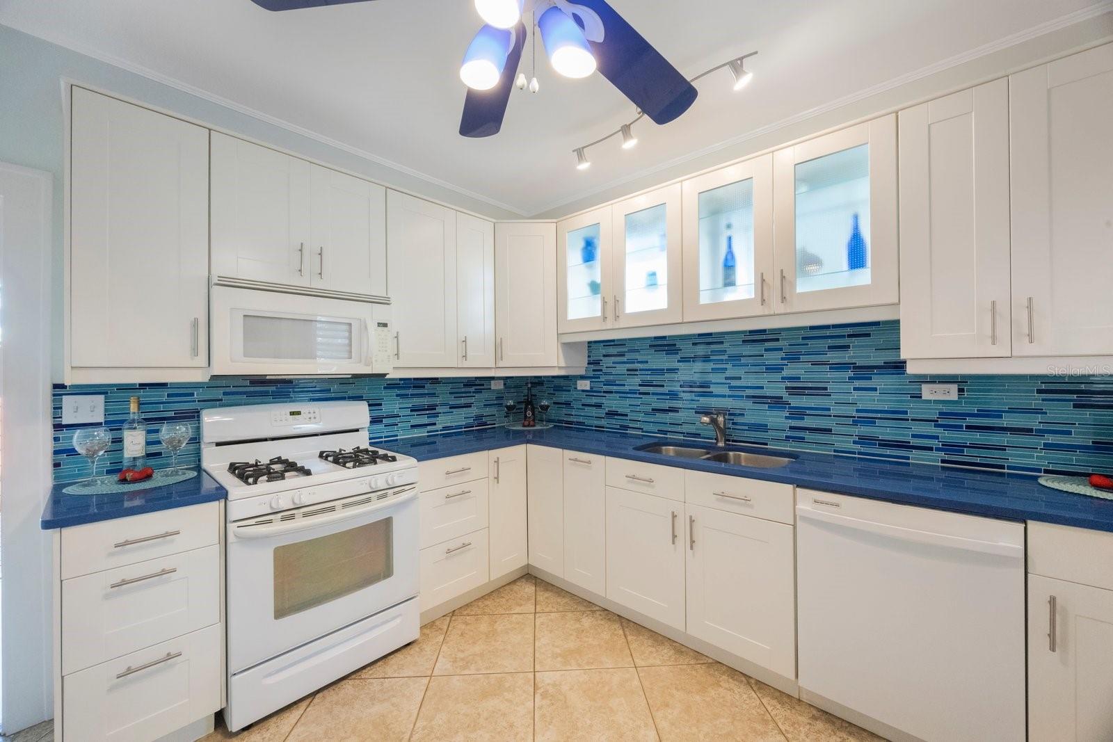 Listing photo id 14 for 2709 1st Avenue S