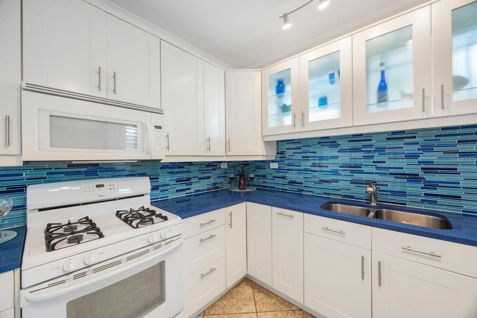 Listing photo id 15 for 2709 1st Avenue S