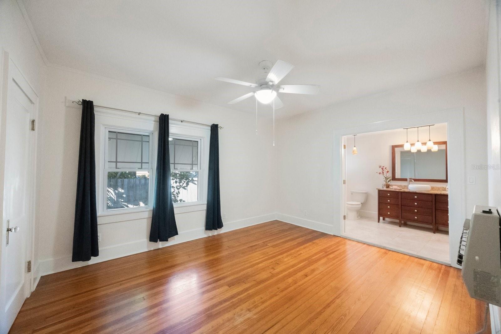 Listing photo id 19 for 2709 1st Avenue S