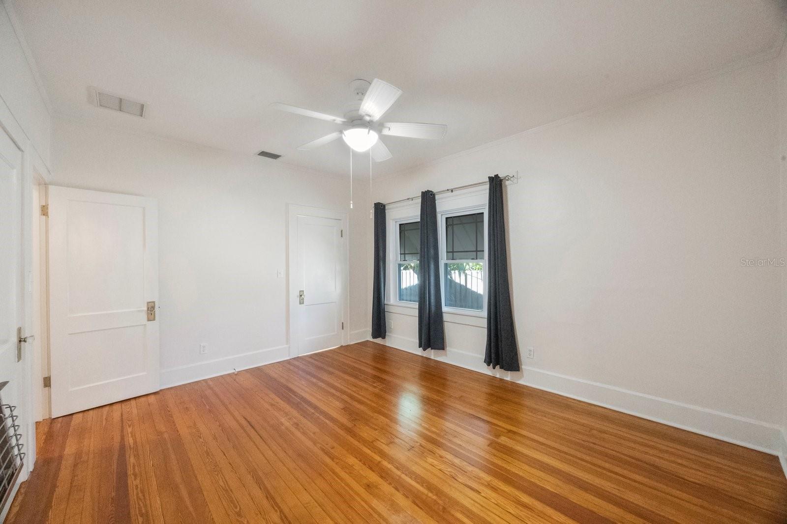 Listing photo id 21 for 2709 1st Avenue S