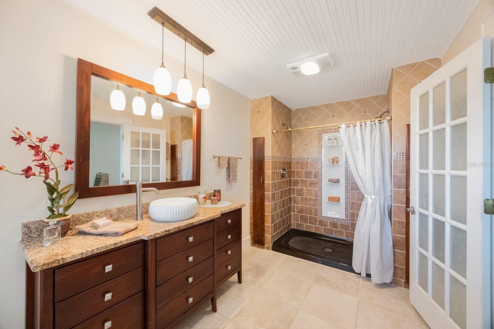Listing photo id 24 for 2709 1st Avenue S