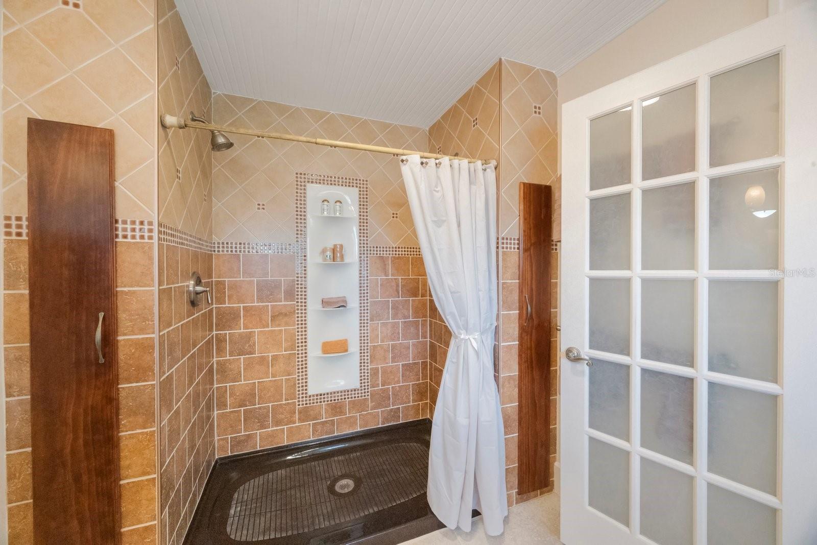Listing photo id 25 for 2709 1st Avenue S