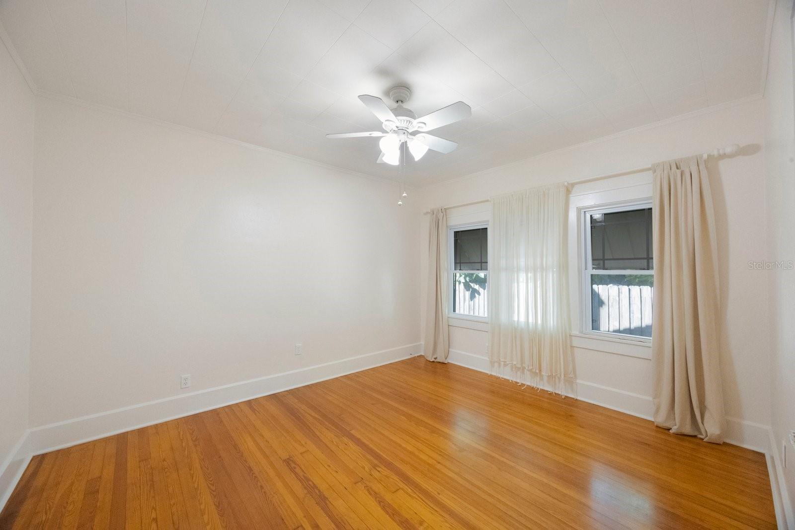 Listing photo id 26 for 2709 1st Avenue S