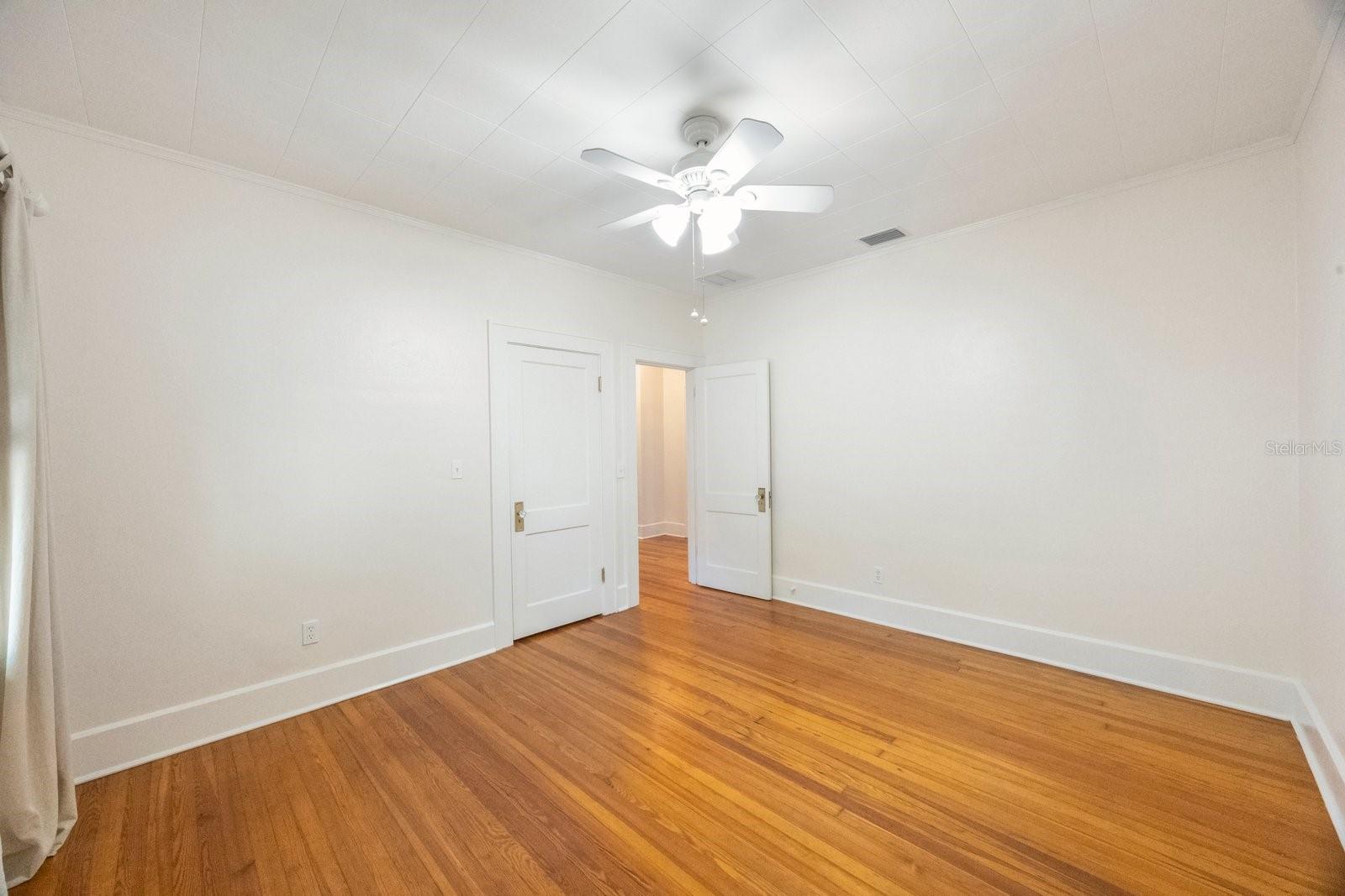 Listing photo id 28 for 2709 1st Avenue S