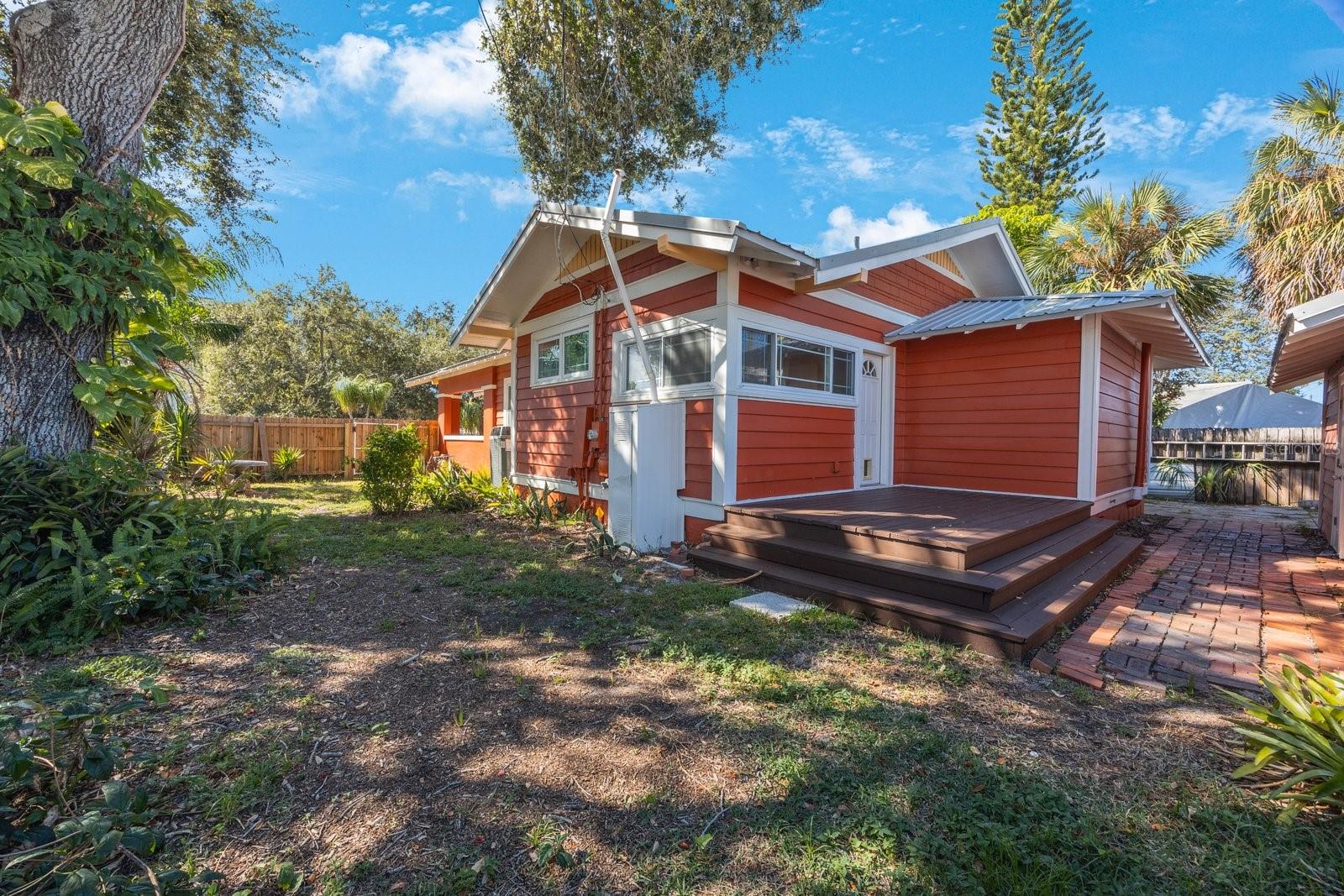 Listing photo id 31 for 2709 1st Avenue S