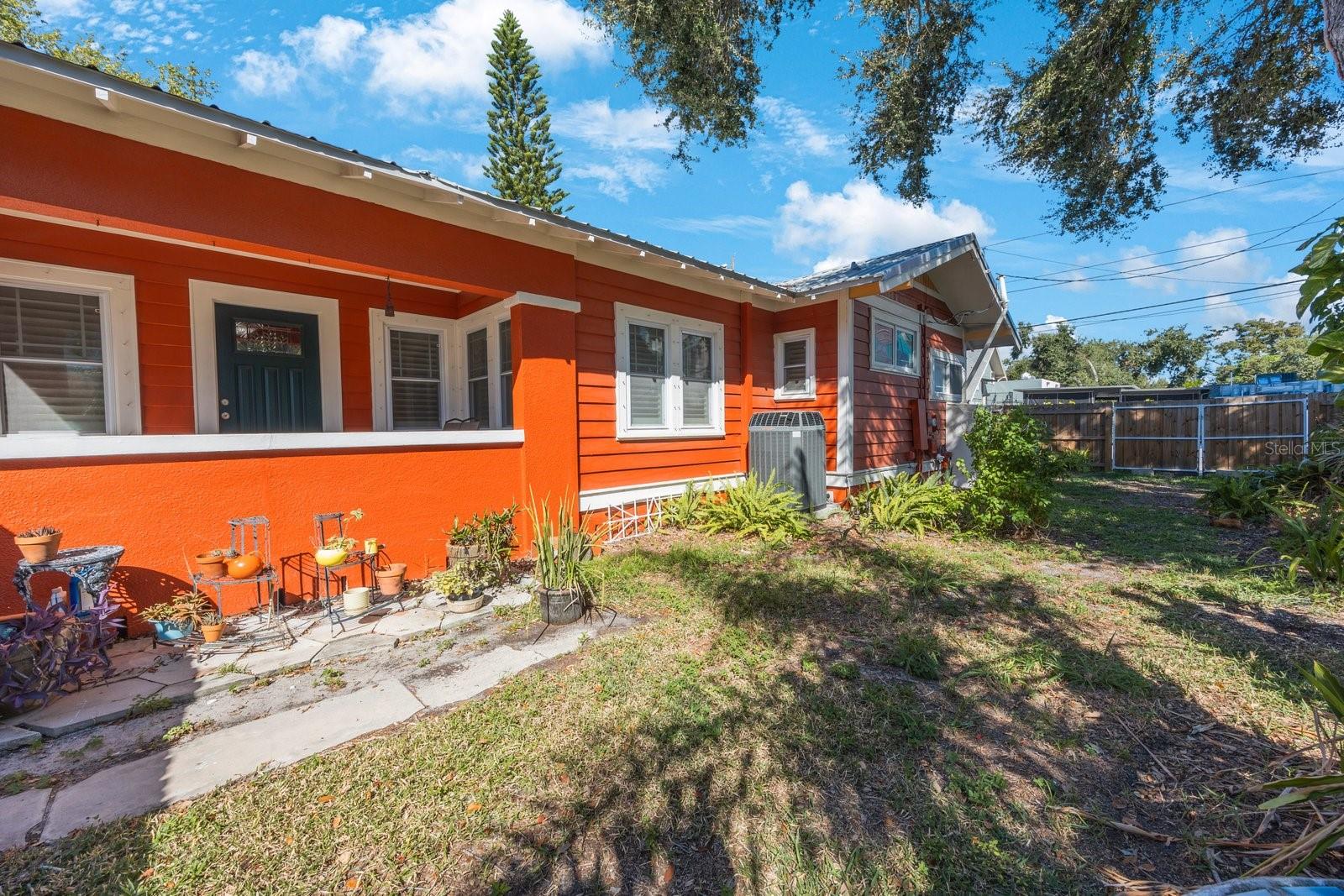 Listing photo id 32 for 2709 1st Avenue S
