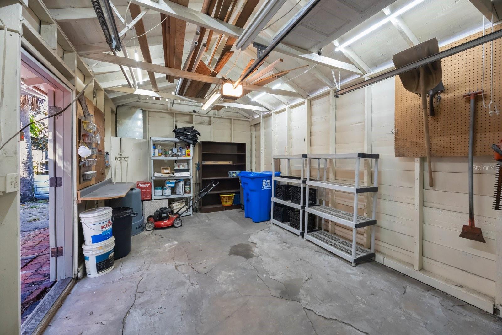 Listing photo id 34 for 2709 1st Avenue S