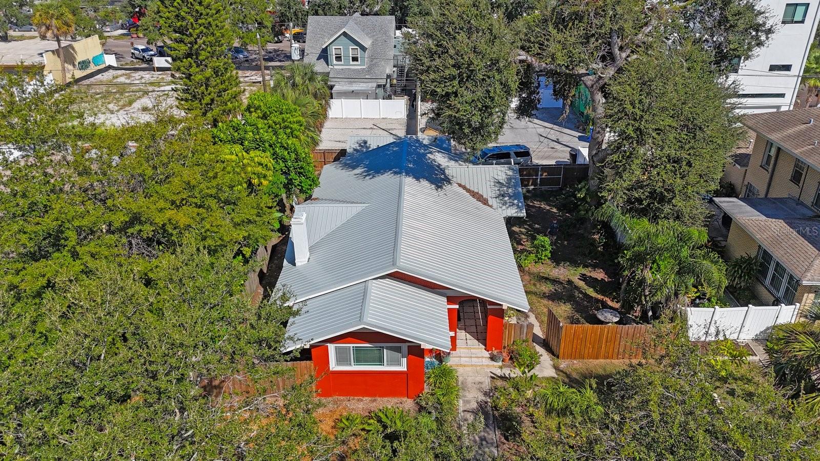 Listing photo id 37 for 2709 1st Avenue S